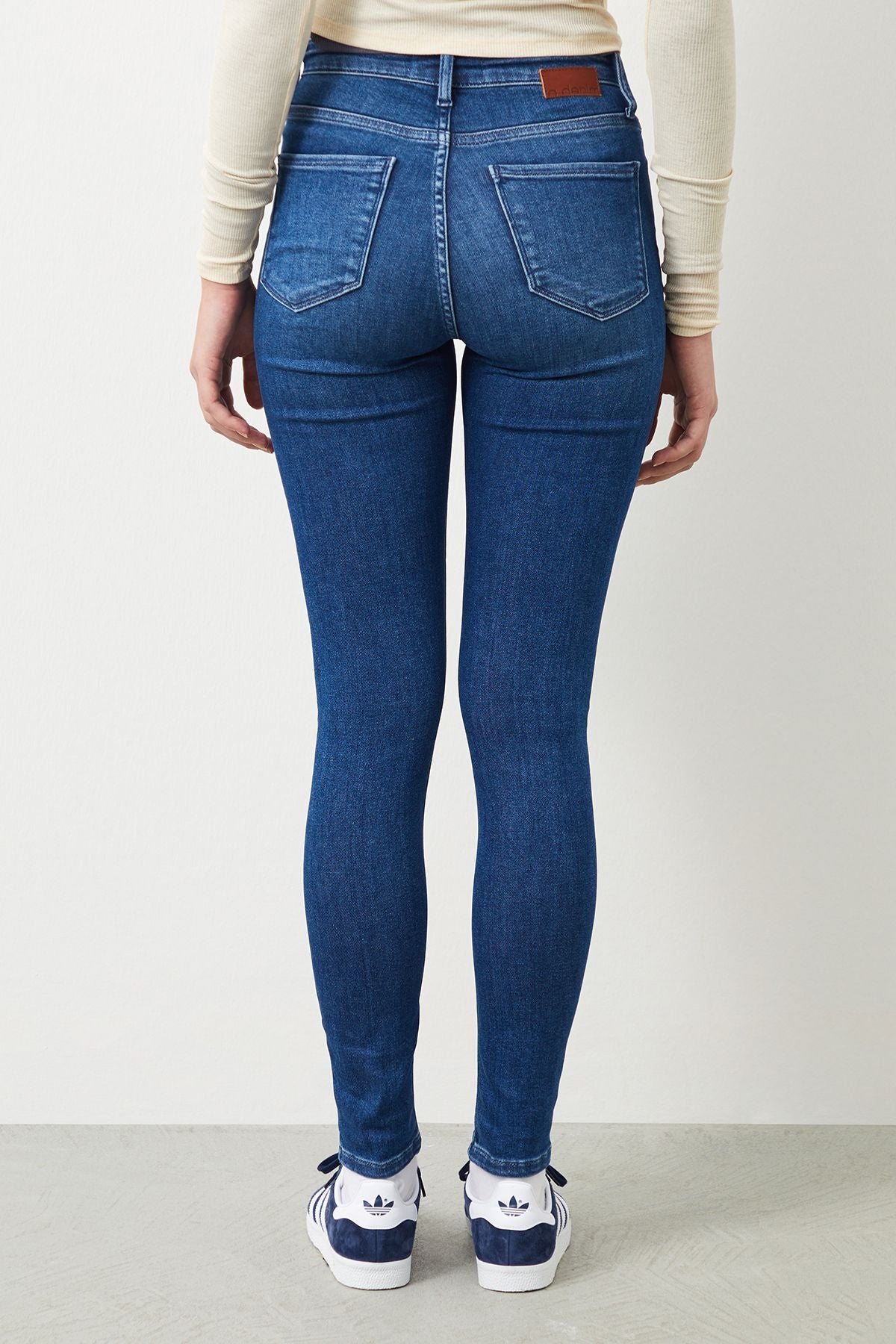 Back view of Sira Skinny Fit Dark Blue Women's Jeans, featuring sustainable washing techniques.