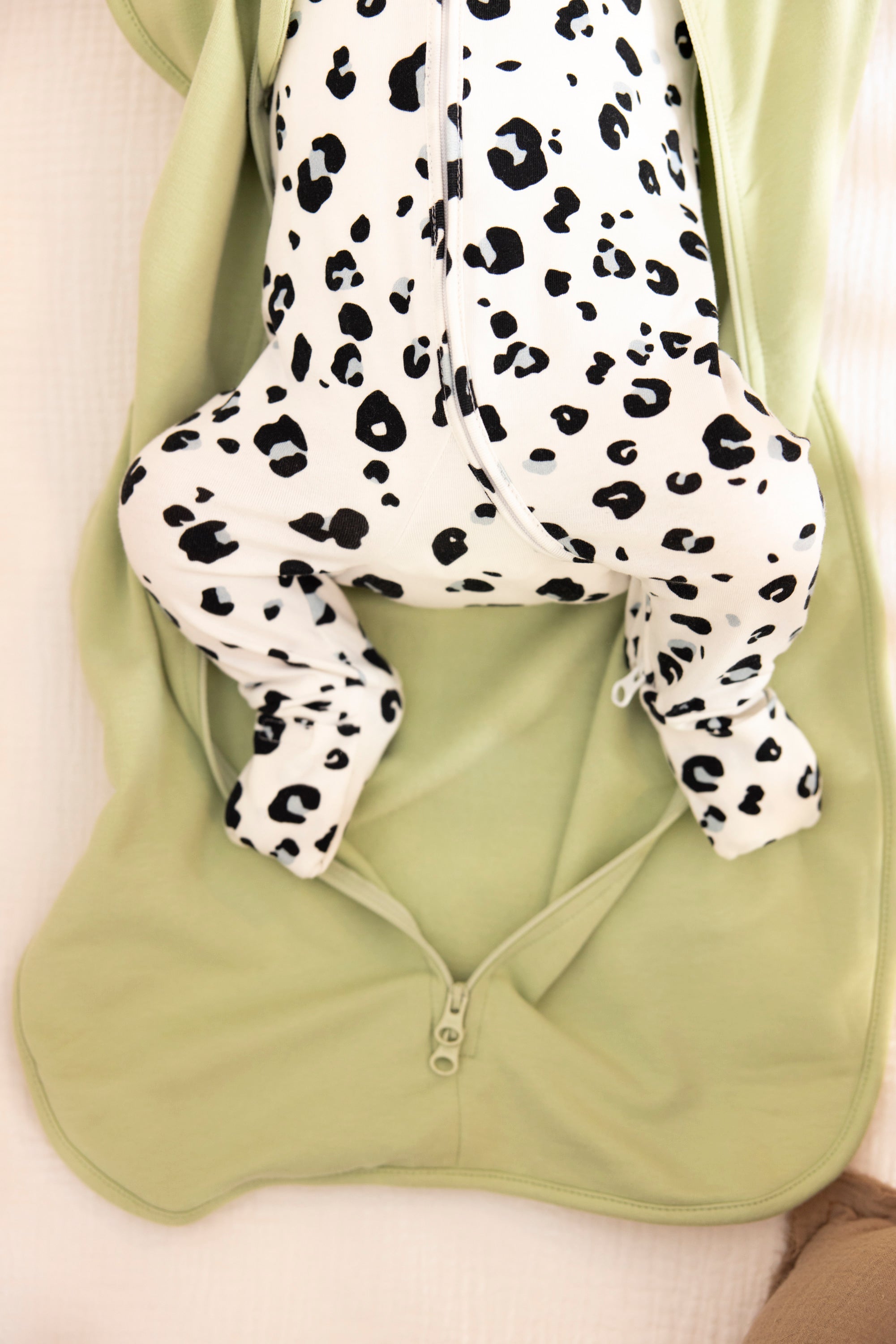 Tilouco Organic Cotton Soothing Baby Swaddle