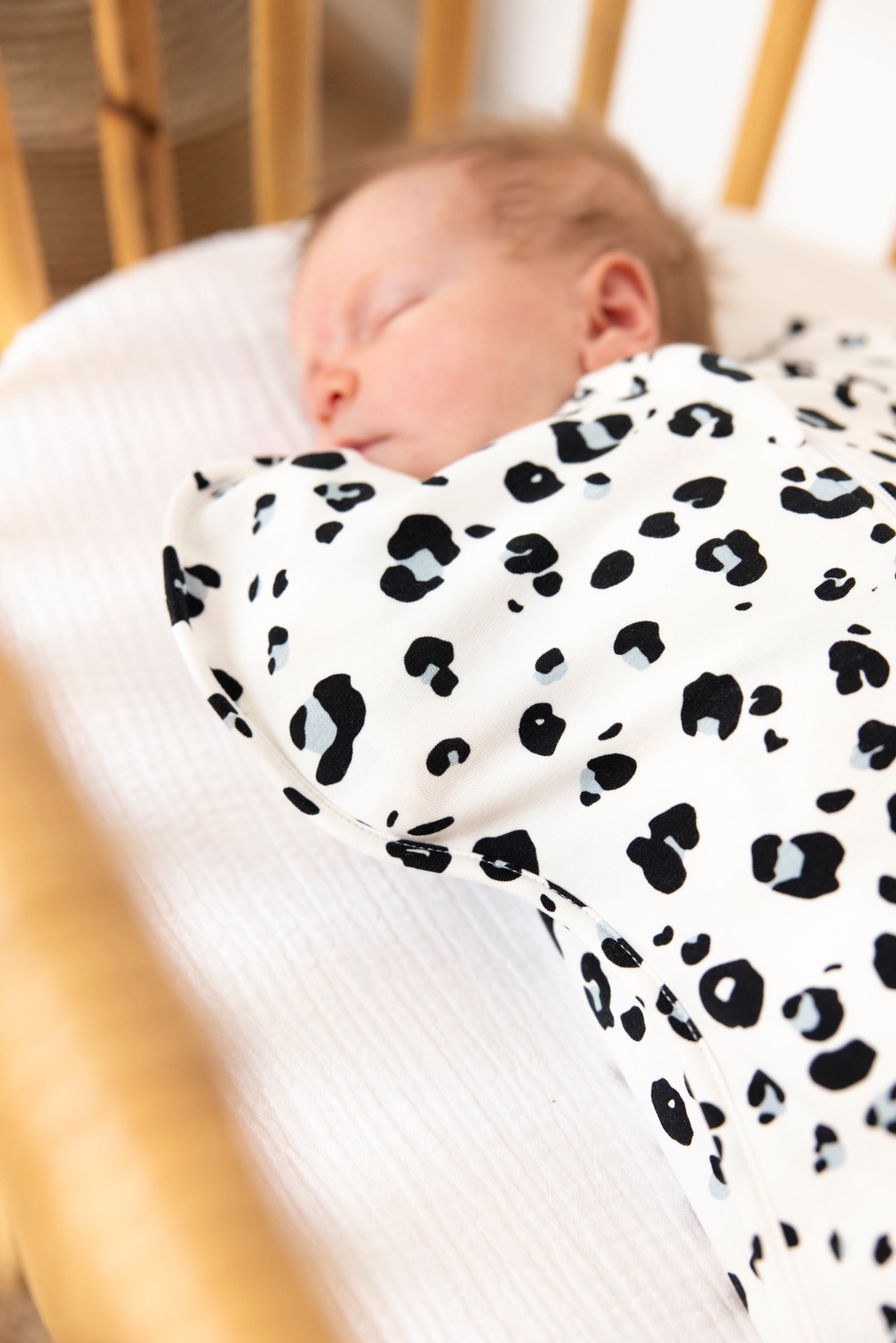 Tilouco Organic Cotton LEO Baby Swaddle